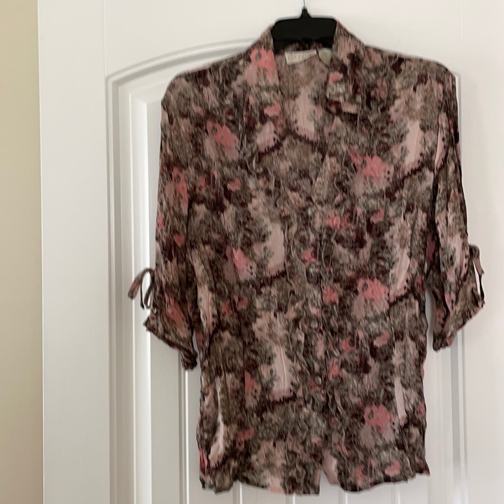 NWOT Caviar Front Ruffle Button Blouse